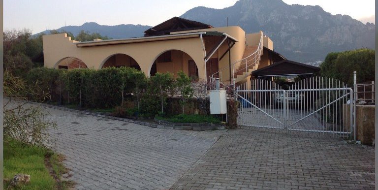 Seafront 3 Bedroom Bungalow With Beautiful Sea And Mountain Views Location Karsiyaka Girne North Cyprus KKTC (For Sale)