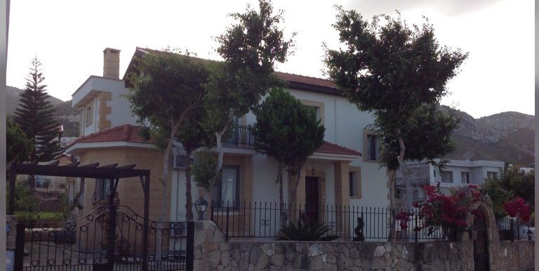Adorable 4 Bedroom Villa With Two Big Piece of Land Location Catalkoy Girne North Cyprus KKTC