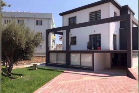 Nice 2 Bedroom Garden Apartment For Rent Location Near Wednesday Market Girne (Suitable for Beauty Parlour Business and Accommodation) North Cyprus KKTC TRNC