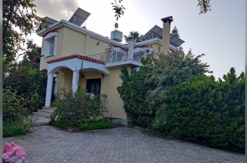 Nice 4 Bedroom Villa For Sale Location Behind Ziraat Bank Zeytinlik Girne North Cyprus KKTC TRNC