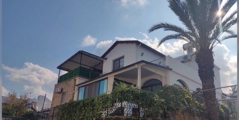 Nice 6 Bedroom, 3 livingroom and 3 Kitchen House For Sale Location Ozankoy Girne North Cyprus KKTC TRNC