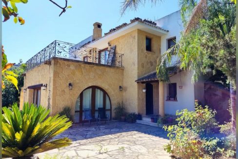 Countryside 3 Bedroom Villa For Sale With Big Piece of Land Location Malataya Alsancak Girne (lots of potential) North Cyprus KKTC TRNC