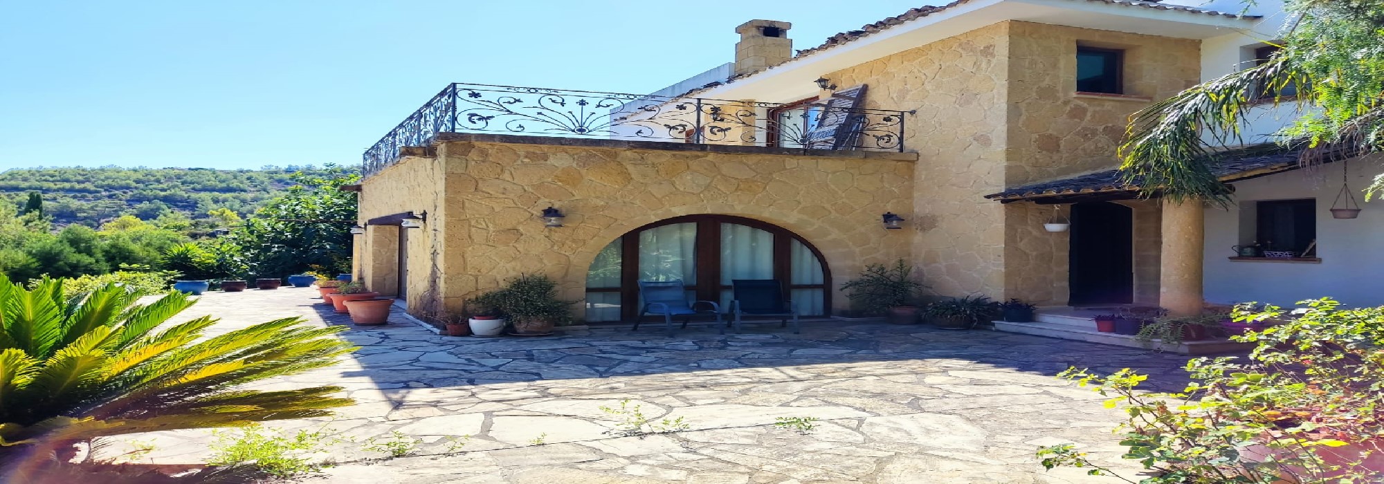 Countryside 3 Bedroom Villa For Sale With Big Piece of Land Location Malataya Alsancak Girne (lots of potential)